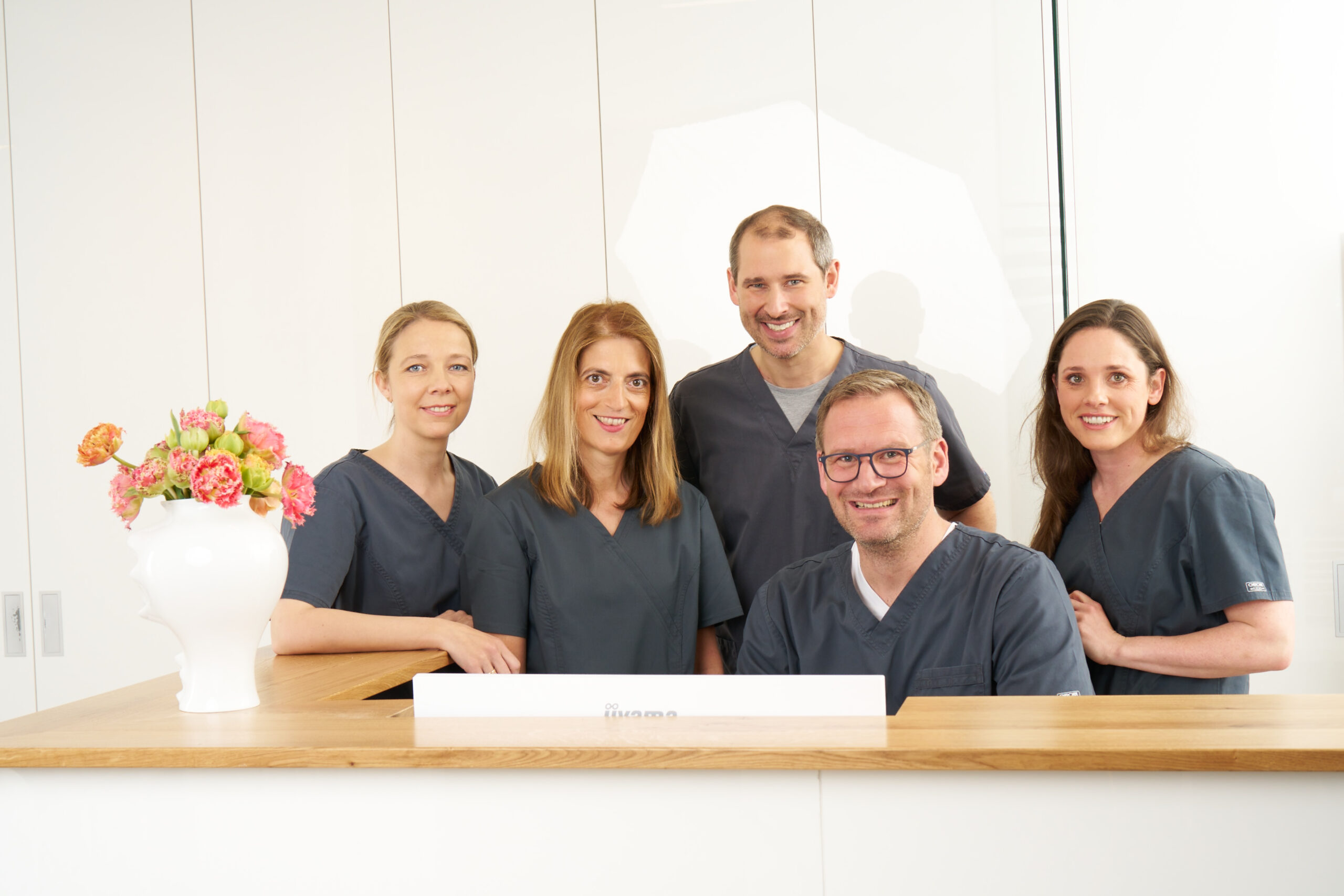 Bester Zahnarzt in Bochum bietet ihnen ein gutes Team in der Nähe.