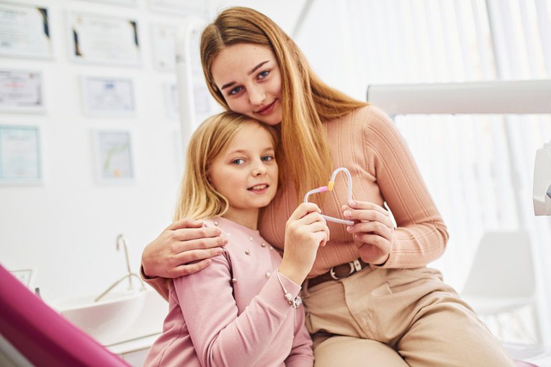 little-girl-visiting-dentist-in-clinic-with-her-mo-2021-08-30-17-46-14-utc little-girl-visiting-dentist-in-clinic-with-her-mo-2021-08-30-17-46-14-utc