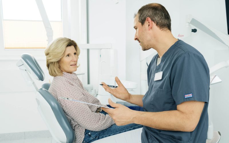 weisheitszahn-hintergrund Weisheitszahnentfernung einer Patientin mit Dr. vom Orde